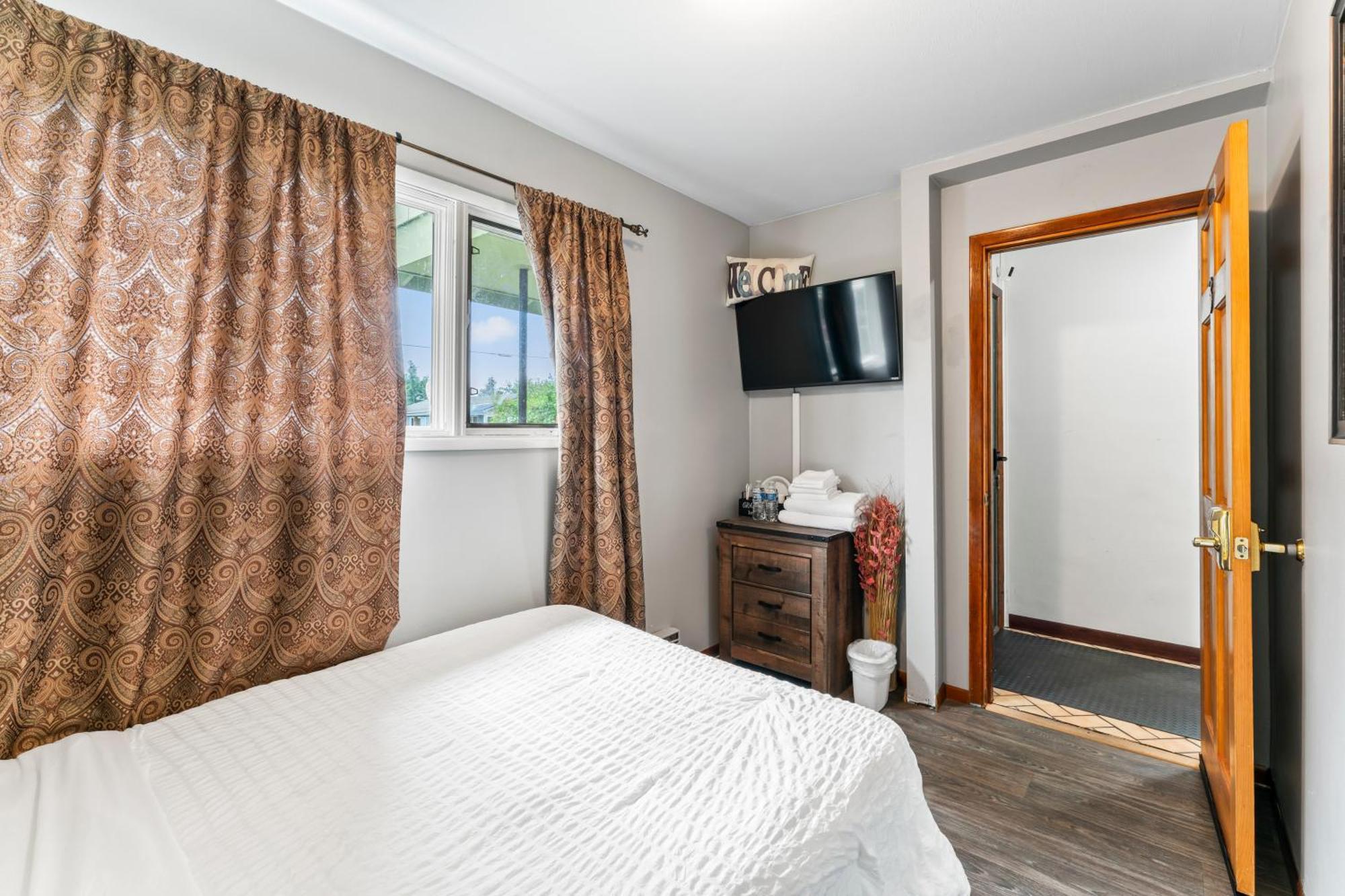 Compact But Cozy Too Hotel Anchorage Exterior foto